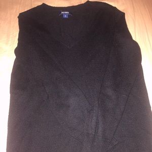 Old Navy women’s Black V neck sweater -form fitting.